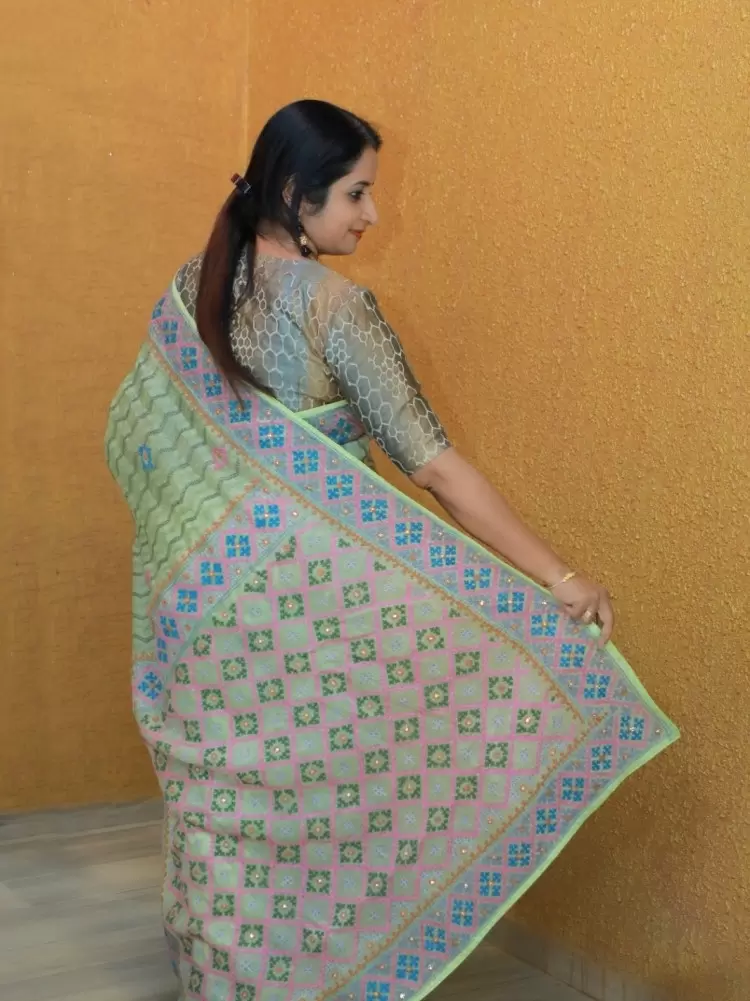 Shop Hand Embroidery Kutch Culture Mirror Work Silk Saree Online – Sunasa